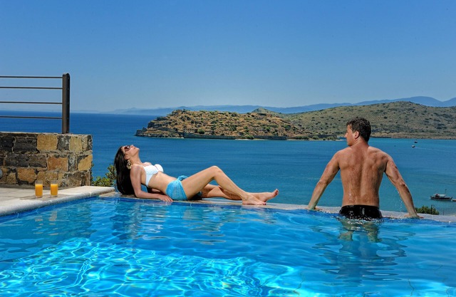 Villa Imperia 3 bedroom luxury villa - 200m from the beach