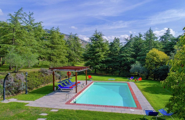 Villa in Cortona with Private Pool & Vineyards