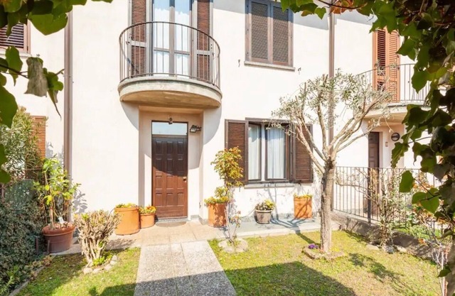 Villa in front of Monza Park (Netflix)n
