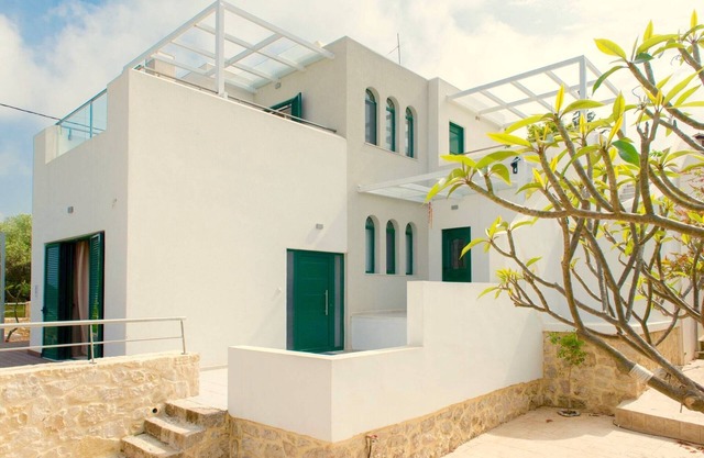 Villa in Gerani with Pool and Sea Views