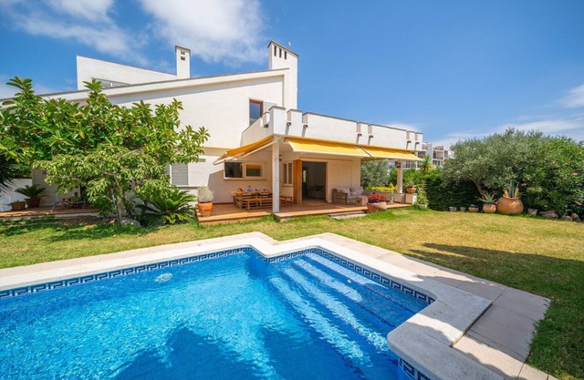 Villa in L’Escala with Private Pool & Beaches