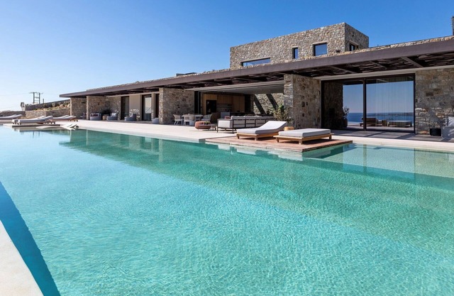 Villa in Mykonos with 10 bedrooms sleeps 20