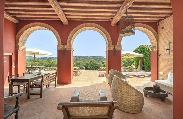 Villa in Palaia with 5 bedrooms sleeps 10