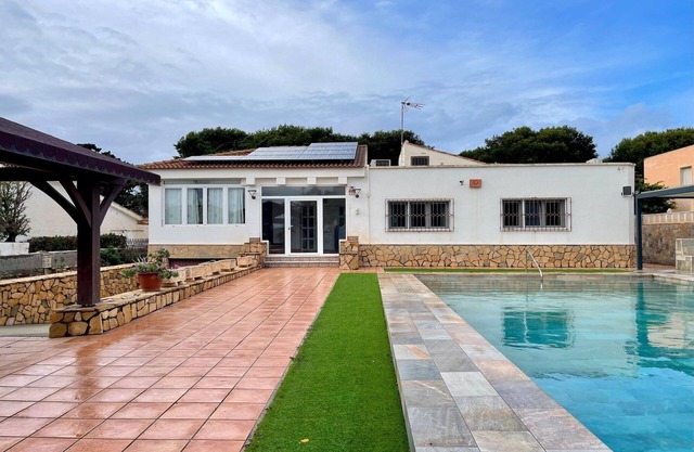 Villa in Roquetas near Beach & Pool