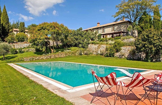 Villa in Sarteano with 6 bedrooms sleeps 12