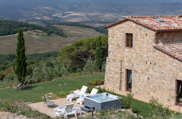 Villa in Val D'orcia with panoramic whirlpool tub