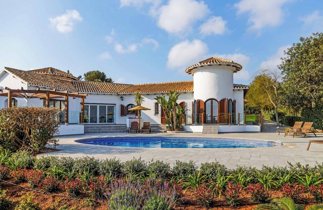 Villa Isadora 137 - Four Bedroom Villa, Sleeps 8