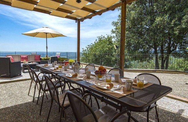 Villa in Tuscany with Panoramic Pool