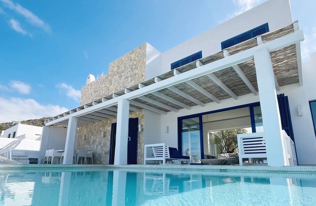 Villa Itaca - Greek style villa with heated pool