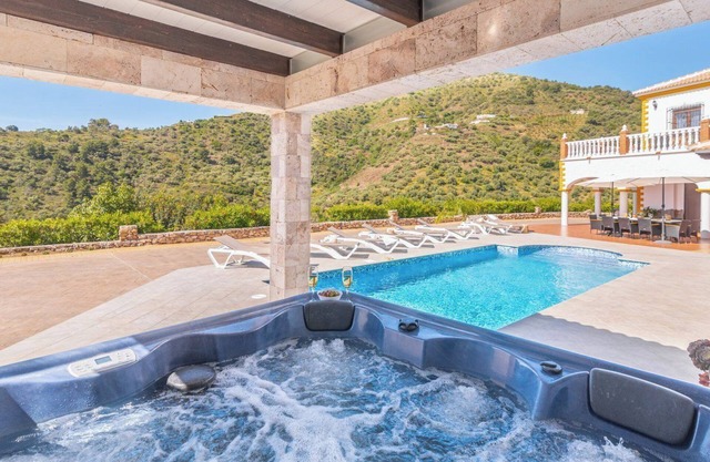 Villa Javier Sayalonga by Ruralidays