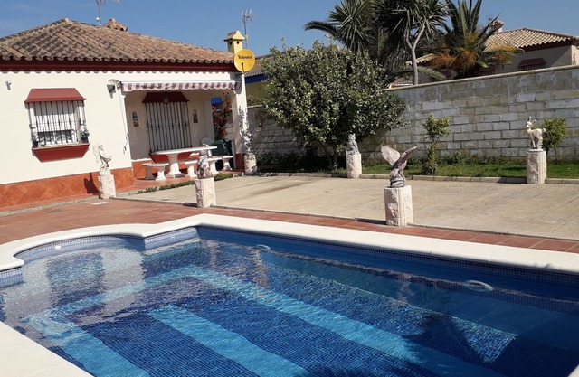 villa Les Orangers - swimming pool, air conditioning and internet for 6 pers.