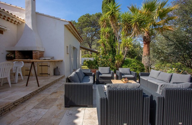 Villa 'Le Motu' with Private Pool, Wi-Fi and Air Conditioning