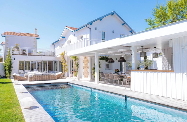 Villa Les Peupliers with private pool and sauna in Royan by the sea