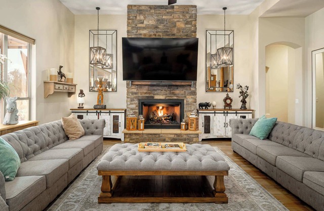 Villa Lola: Tuscan Inspired Gem w/Pool & Hot Tub!