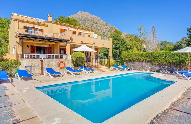 Villa Luis Vives with Mountain View, Wi-Fi, Garden, Balcony, Terraces & Pool
