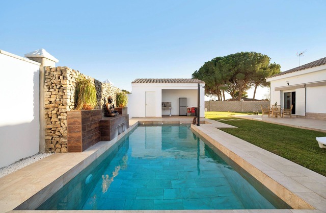 Villa 'Magnolia Chiclana' with Private Pool, Private Terrace and Wi-Fi