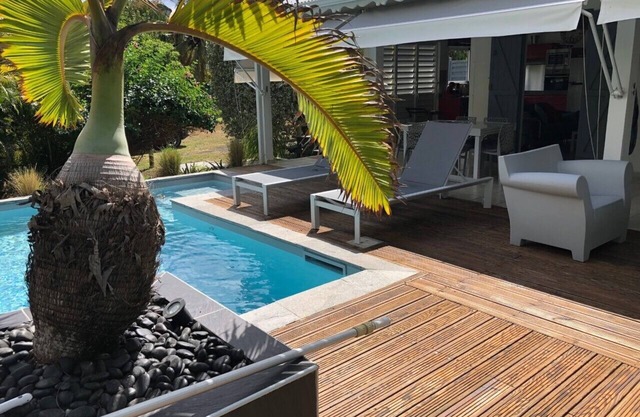 Villa Majeya - Modern comfort, exotic setting near the beach