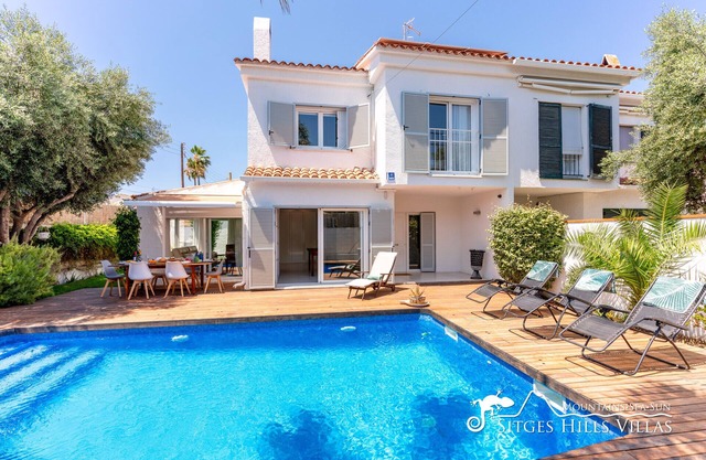 Villa Mar Fina with Private Pool in Quiet Location