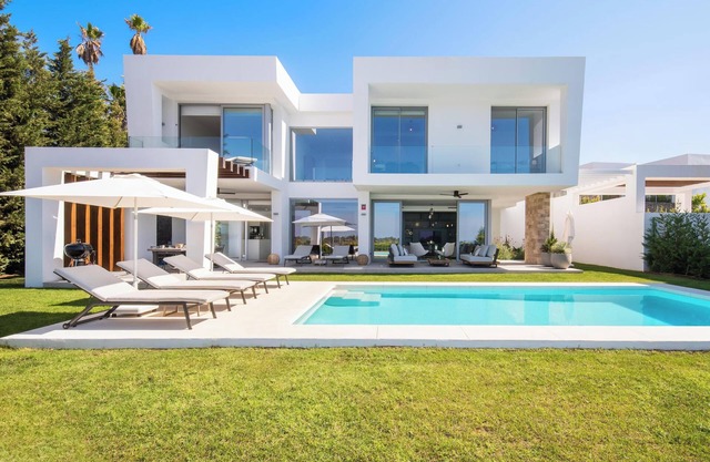 Villa 'Mariposa' with Sea View, Wi-Fi and Air Conditioning