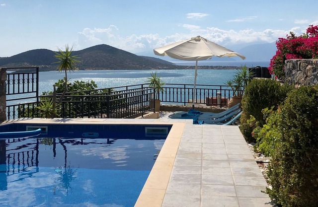 Villa Mavrikiano, Elounda, private pool, Wi-Fi, near beach/shops - EOT Licence