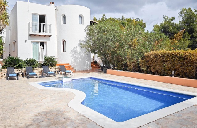 Villa 'Mercedes' with Sea View, Wi-Fi and Air Conditioning