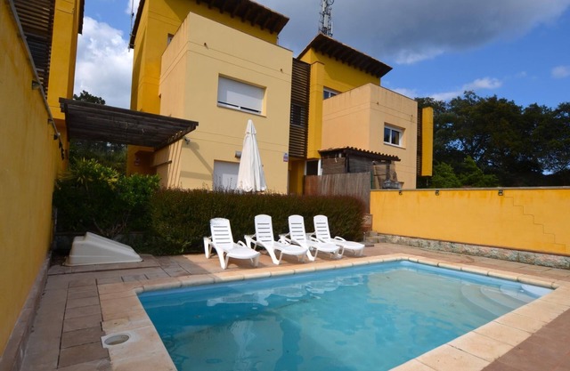 Villa Mimosa 8 people with private pool Costa Brava.