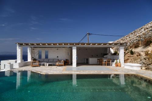 Villa Mykonis Prana by Lavillaebella