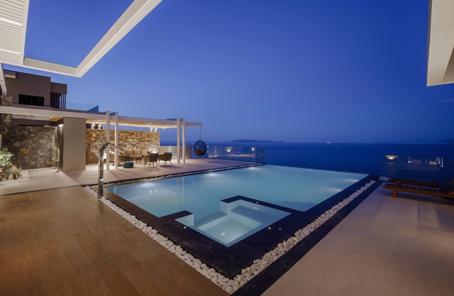 Villa Nereid 5 bedroom villa with infinity heated pool