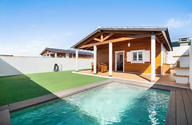 Villa 'Novo Sancti Petri 3' with Private Pool, Wi-Fi and Air Conditioning