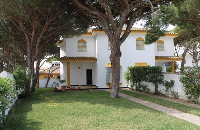 Villa on the beach of La Barrosa. First track zone