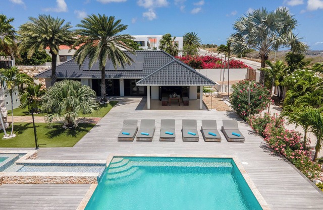 Villa Palm Crest - Tropical villa 10 minutes walk from Jan Thiel Beach