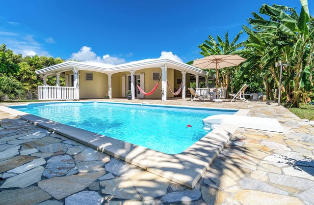Villa Paradissol – Tropical Haven with Pool, Near Beaches, Warm Hospitality
