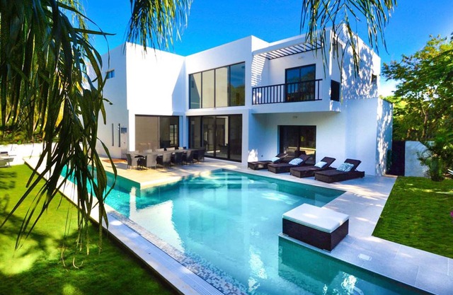 Villa Pearl private pool 5 min walk to the beach 8 min walk to 5th Avenue