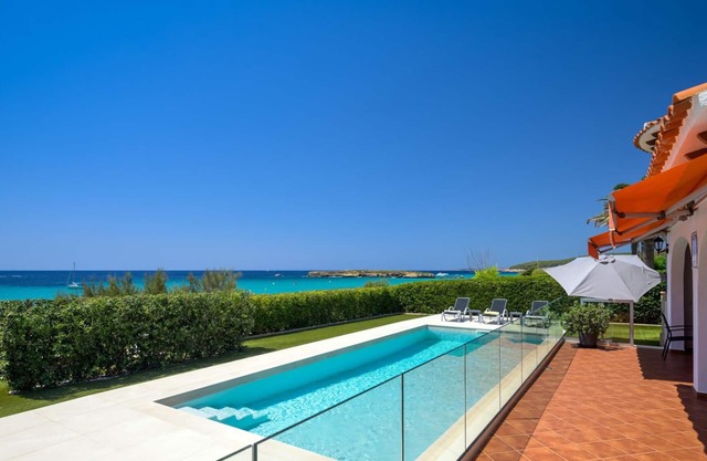 Villa Ponti A5 Frontline Vacations, modernity and Comfort