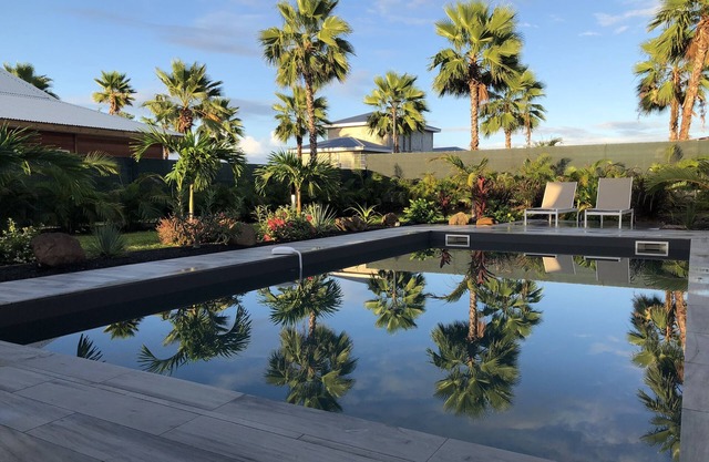 Villa + pool near the beach of clear grapes and the golf of ST FRANCOIS