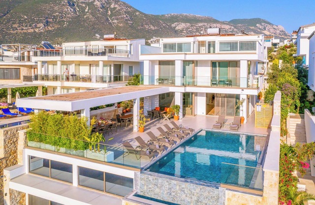 Villa Poul - Seven Bedroom Villa, Sleeps 14