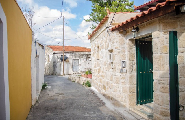 Villa Pyrgou with Shared swimming Pool