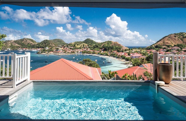 Villa Rackam, balcony on the Baie des Saintes with pool and 300m from beaches