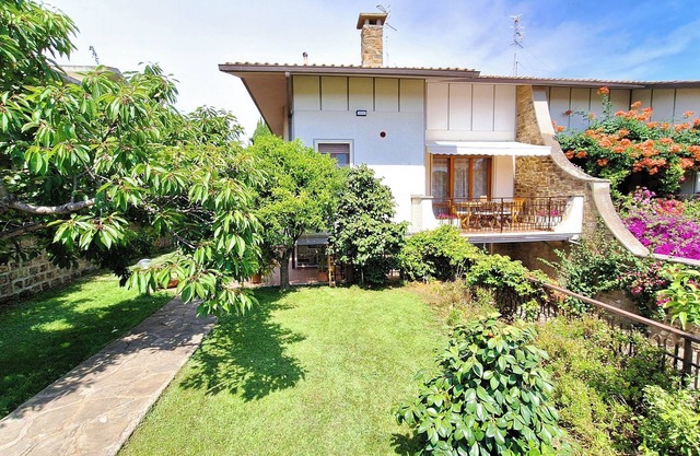 Villa Rita - 6 minute walk to the beach - large private garden