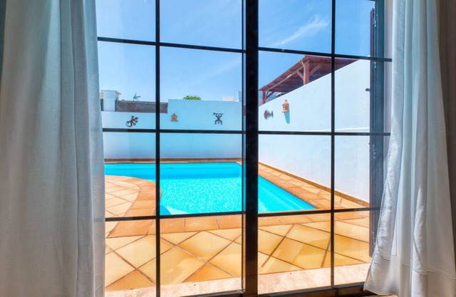 Villa Rosa private pool, air-con