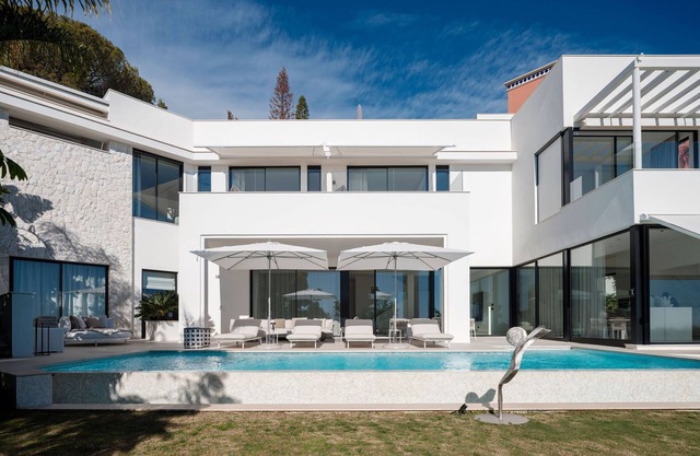 Villa Royale - Modern Luxury 5 bedroom Villa in Rio Real