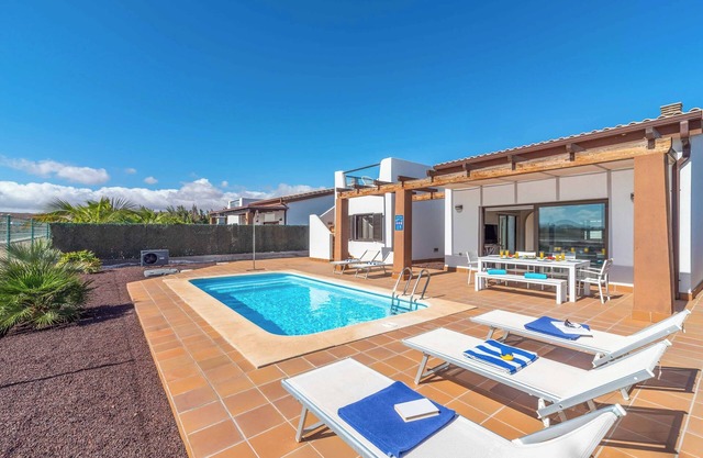 Villa Rubicon - Three Bedroom Villa, Sleeps 6