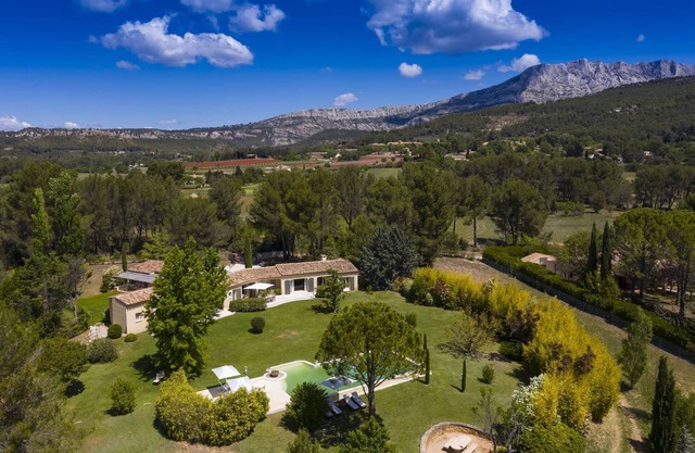 Villa Sainte Victoire – A superb villa – Sleeps 10