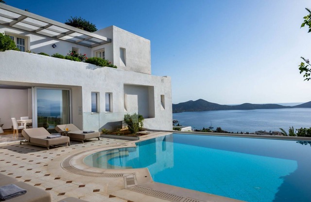 Villa Salacia - Three Bedroom Resort, Sleeps 6