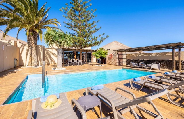 Villa Santana - Four Bedroom Villa, Sleeps 8