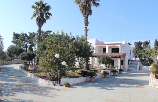Villa 'Santoro' with Private Terrace, Balcony and Air Conditioning