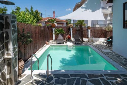 Villa Shada's pool & Jacuzzi