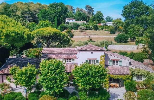 Villa Simca, surrounded by nature, private pool, 12 pers 6 bedrooms 5 bathrooms.