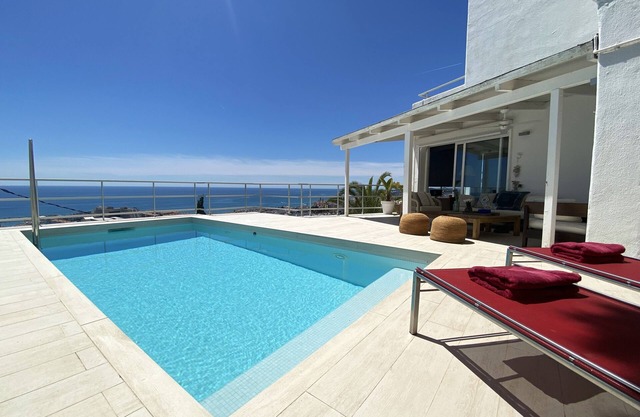 Villa Sitges Altavista. Breathtaking view. Beach 18 min walk. A/C South.