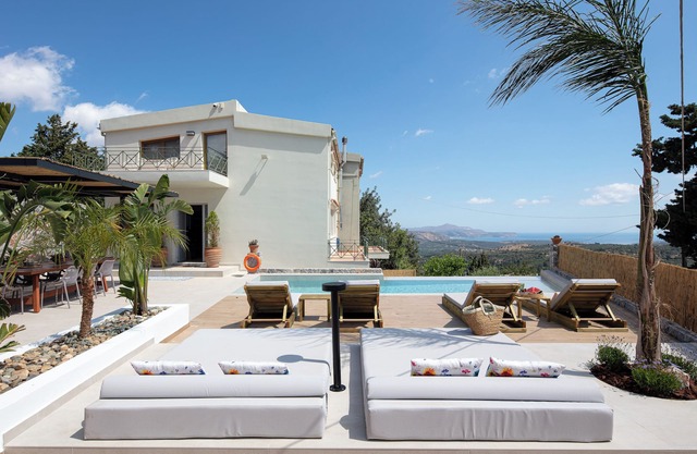 Villa Stariδe, sea view, private heated pool, playground, ping pong
